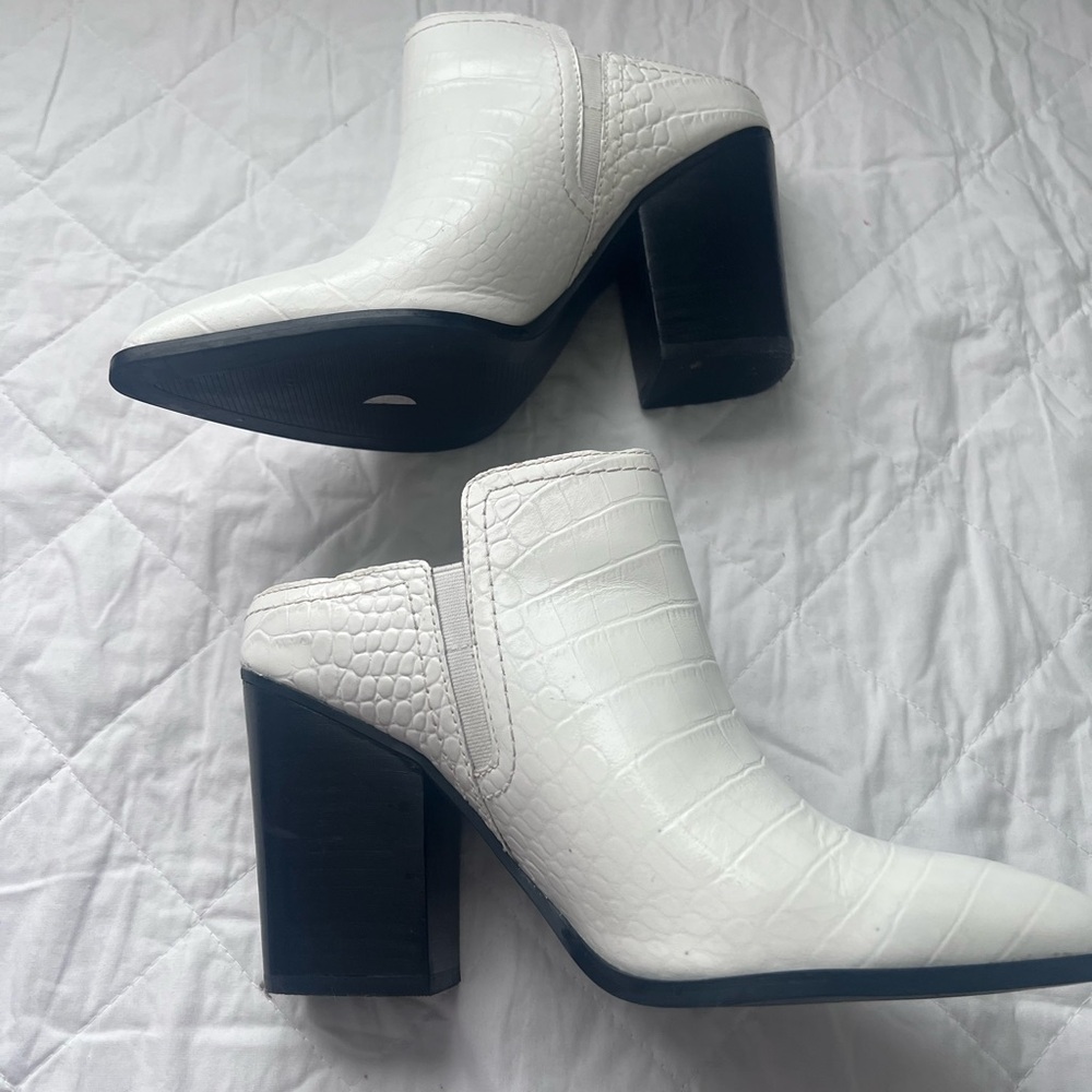 aldo white ankle slip on boot size 8 - Picture 2 of 3